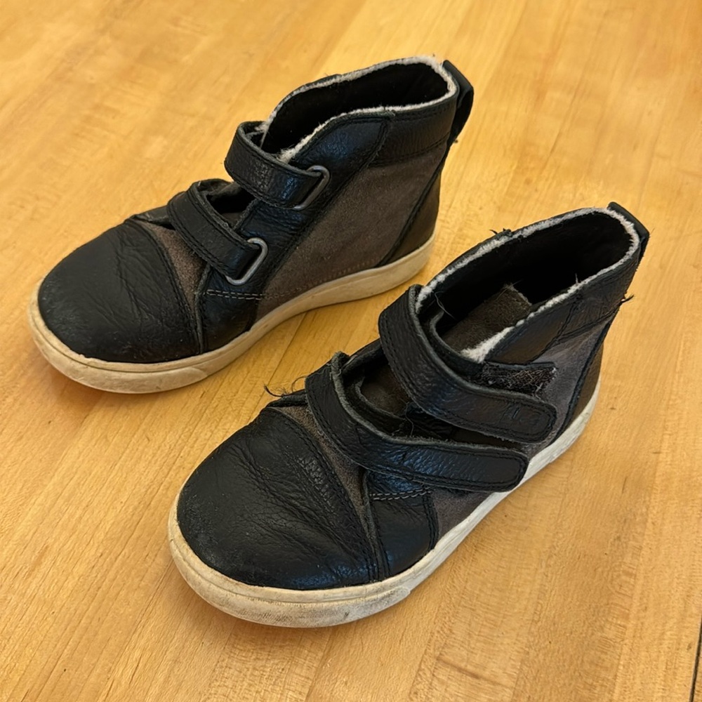 UGG Sneakers